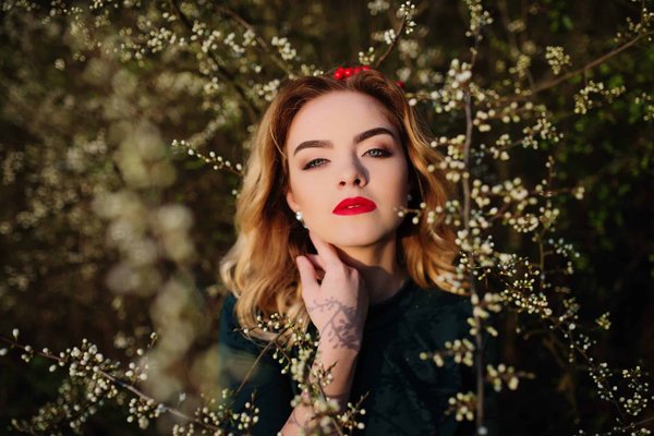 What are the Chicest Ways to Wear Flat Shoes at Formal Occasions?